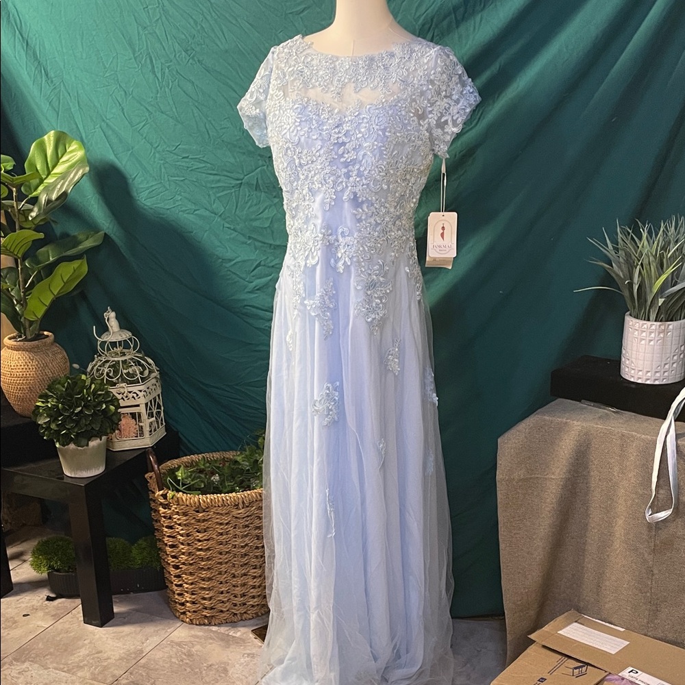 Elegant Light Blue Embroidered Cap-Sleeve Evening Dress
